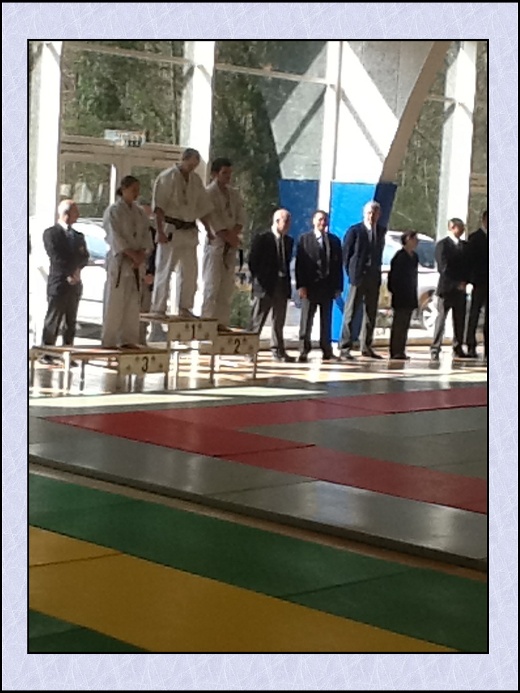 podium_kata_adulte_marron_noire